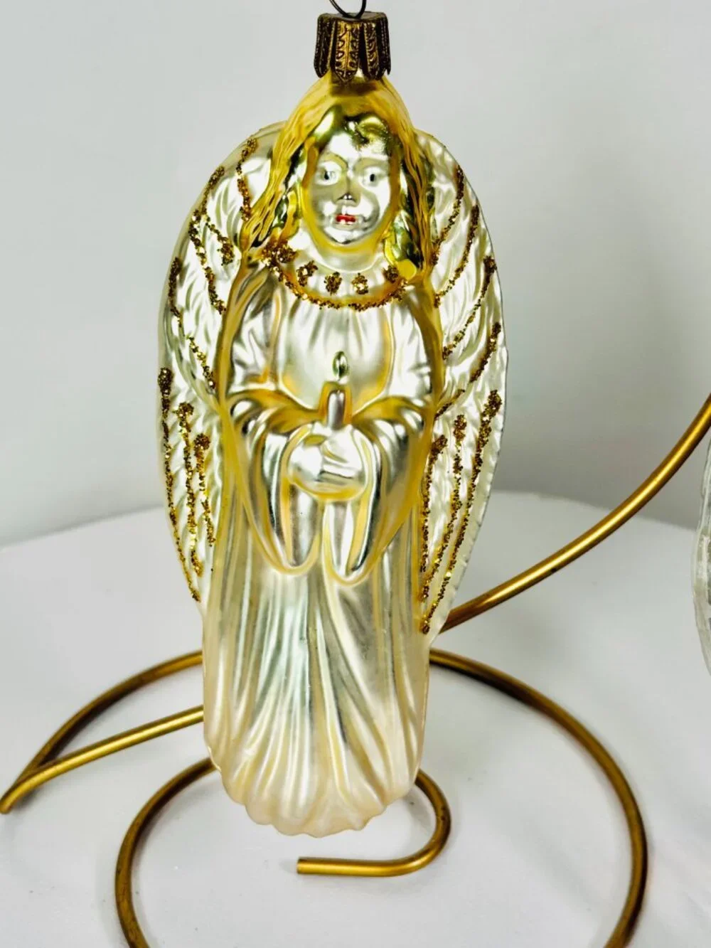2 Whitehurts Blown Glass 5.5